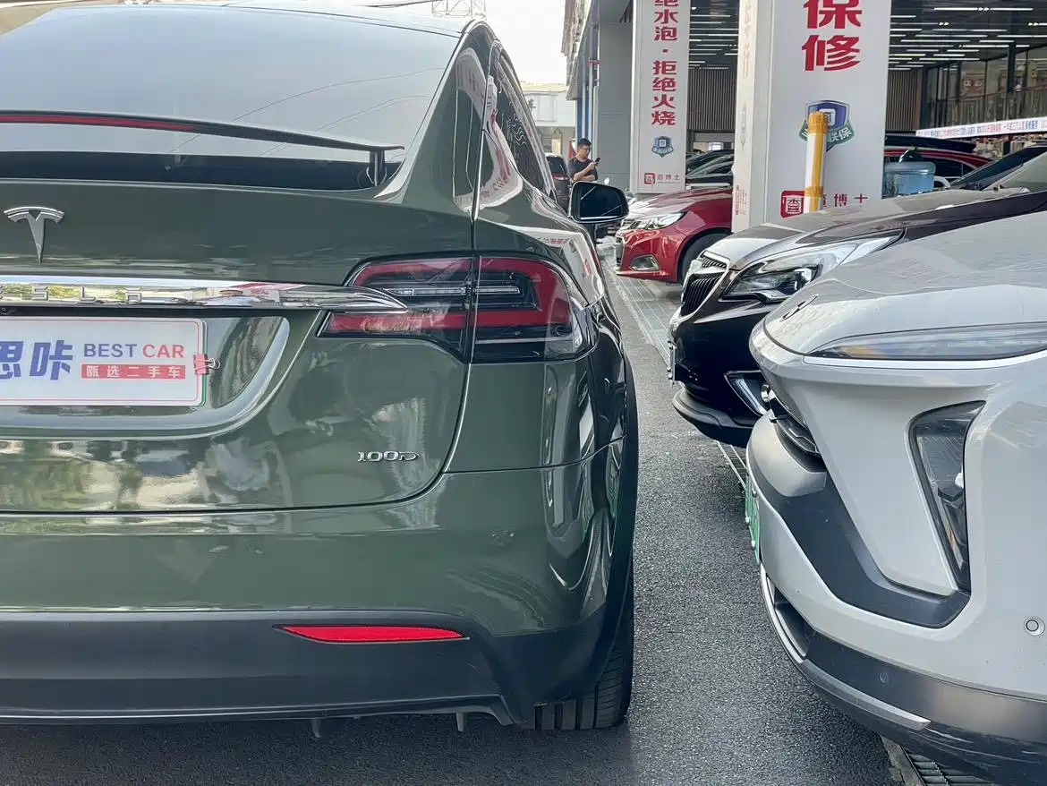 TESLA MODEL X