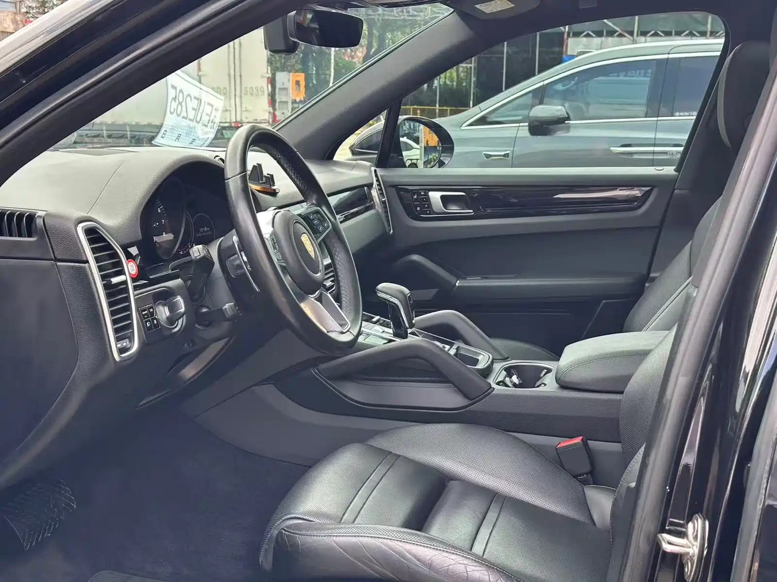 Photo 5 - Porsche Cayenne