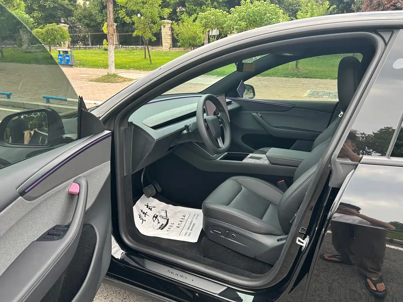 Tesla Model Y 2026 2025 Rear-Wheel Drive