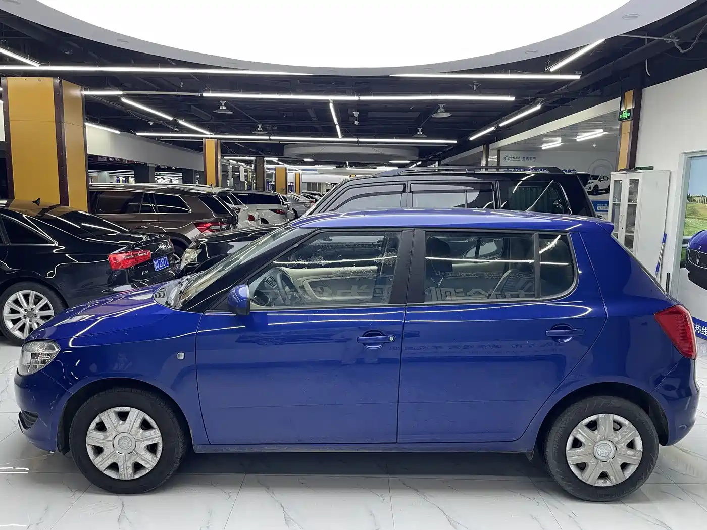 Škoda Fabia 2012 1.4L Manual Crystal Edition фото 4