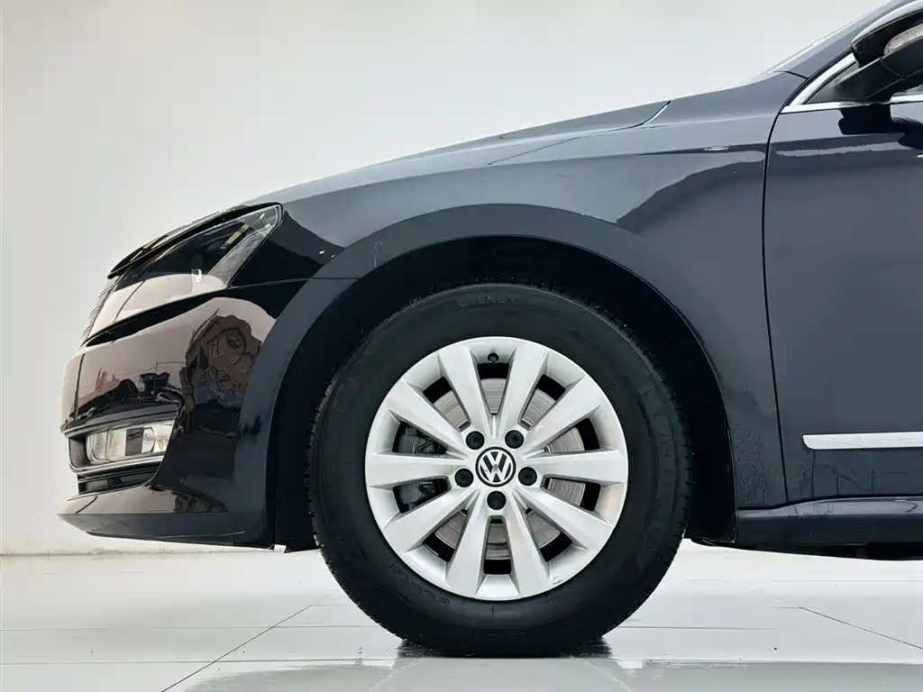 Volkswagen Passat 2015 1.8TSI Automatic Prestige Edition фото 9