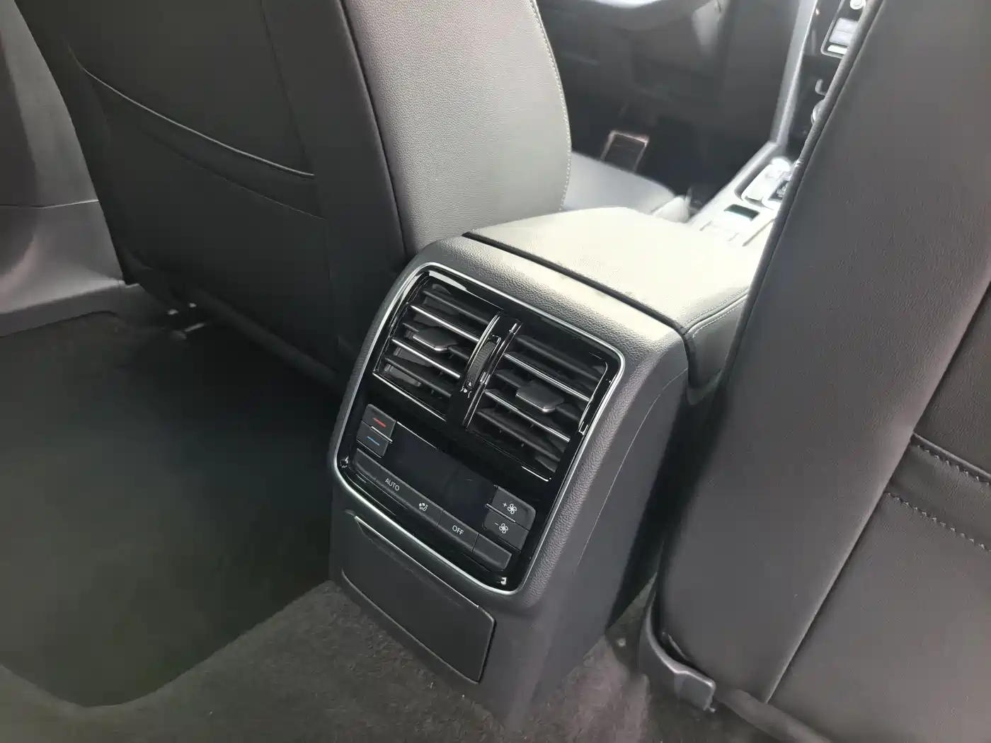 Volkswagen FAW-Volkswagen CC 2019 330TSI Charm Edition China VI фото 11