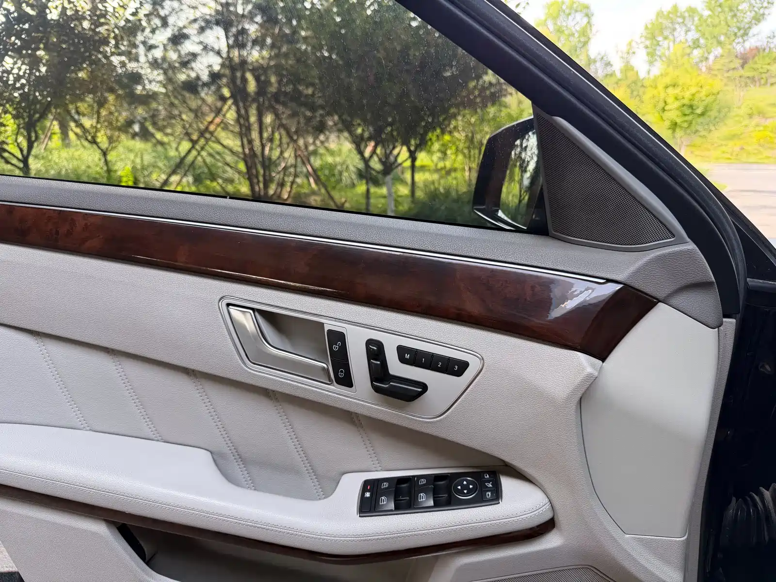Photo 19 - Mercedes-Benz E-Class