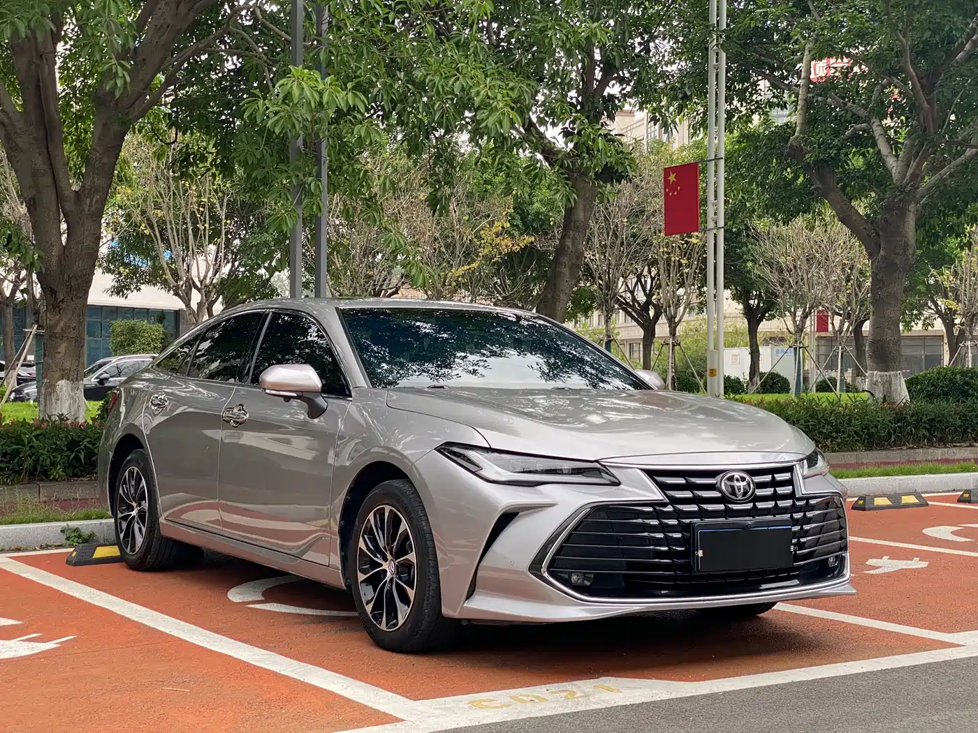 Toyota Avalon 2023 2.0L Luxury Edition фото 3