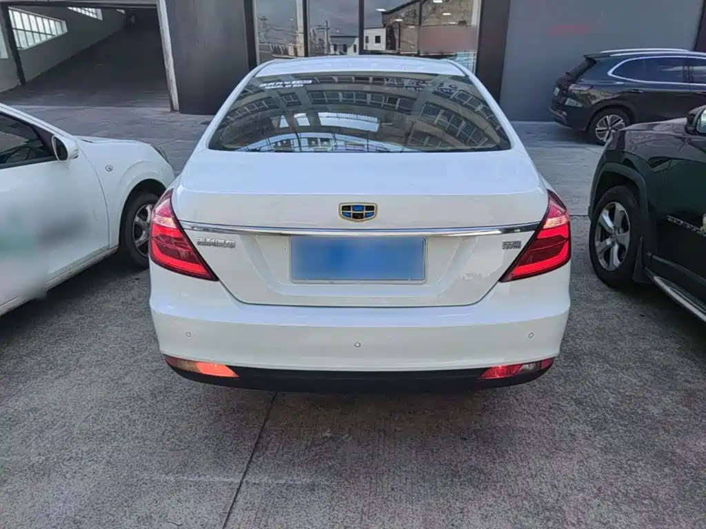 Фото 6 - Geely Emgrand