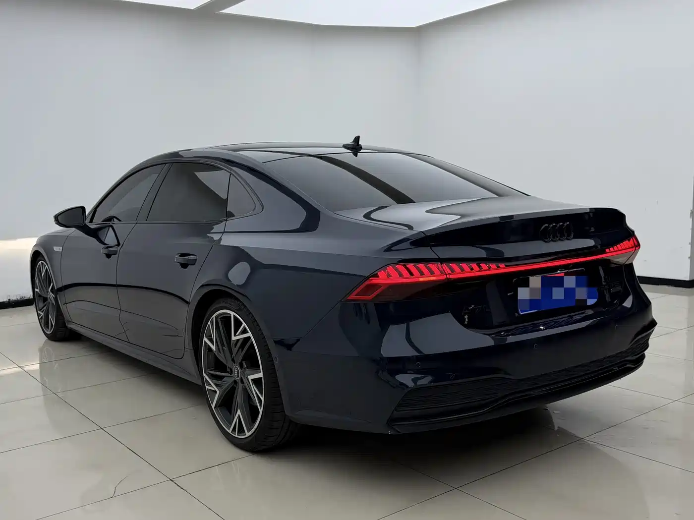 Фото 9 - Audi A7L