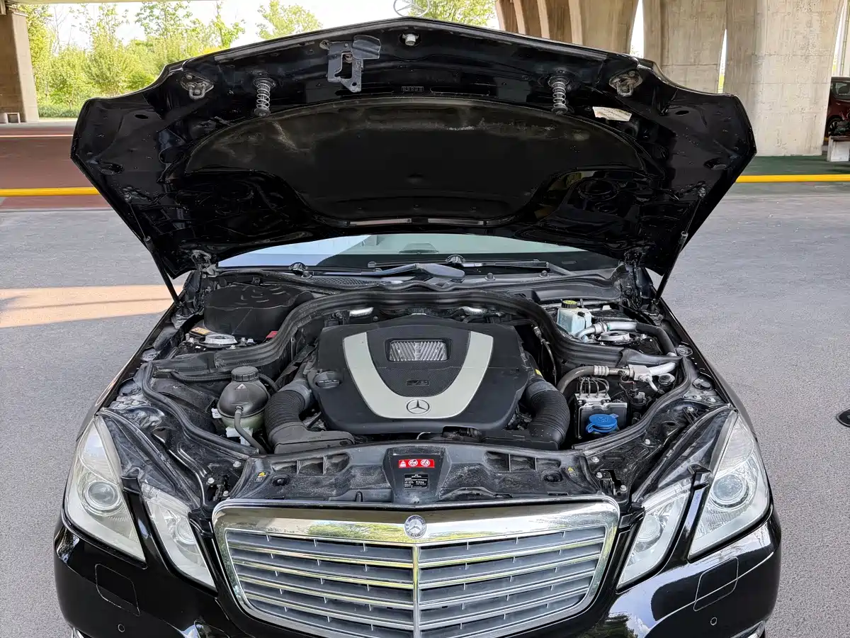 Photo 20 - Mercedes-Benz E-Class