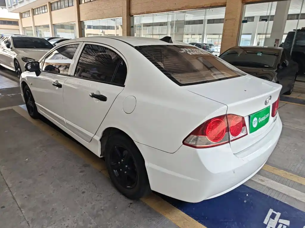 CIIMO CIIMO 2015 2015 1.8L Manual Comfort Edition