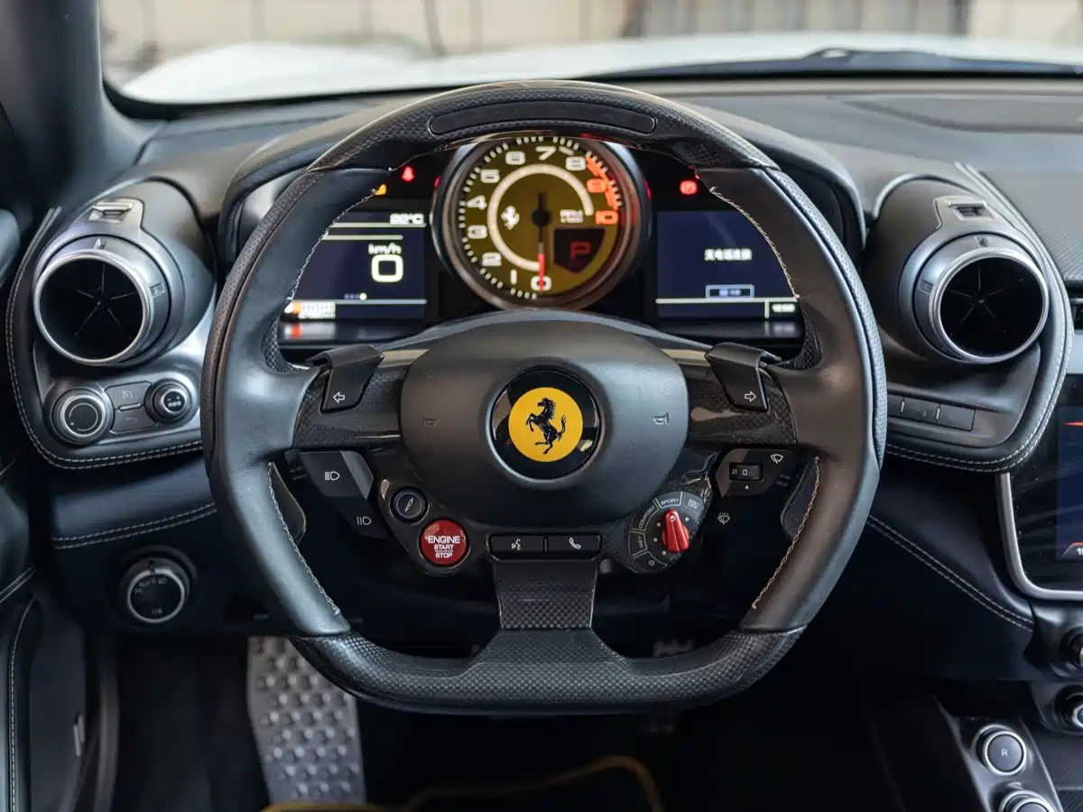 Ferrari GTC4Lusso 2017 2016 6.3L V12