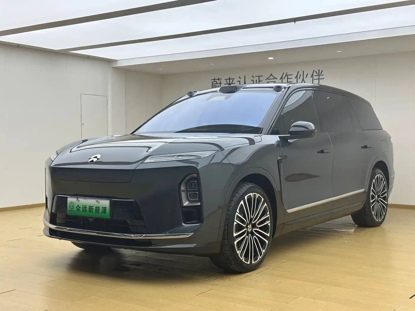 NIO ES8 2025