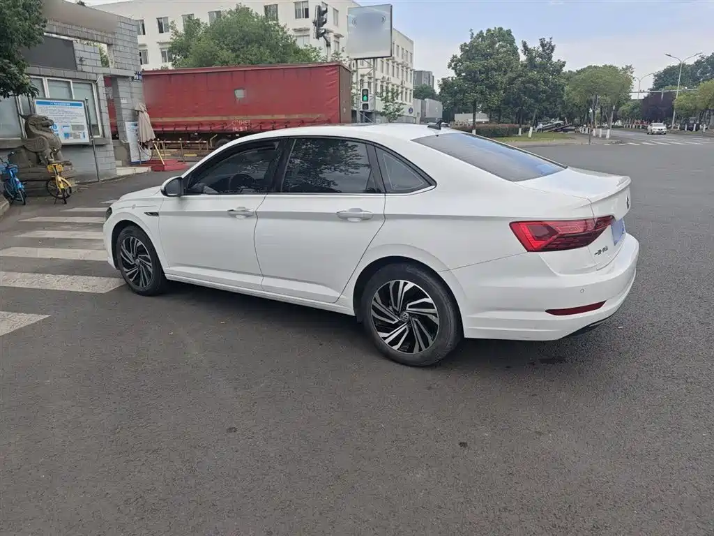 Volkswagen Sagitar 2021 280TSI DSG Surpassing Edition фото 10