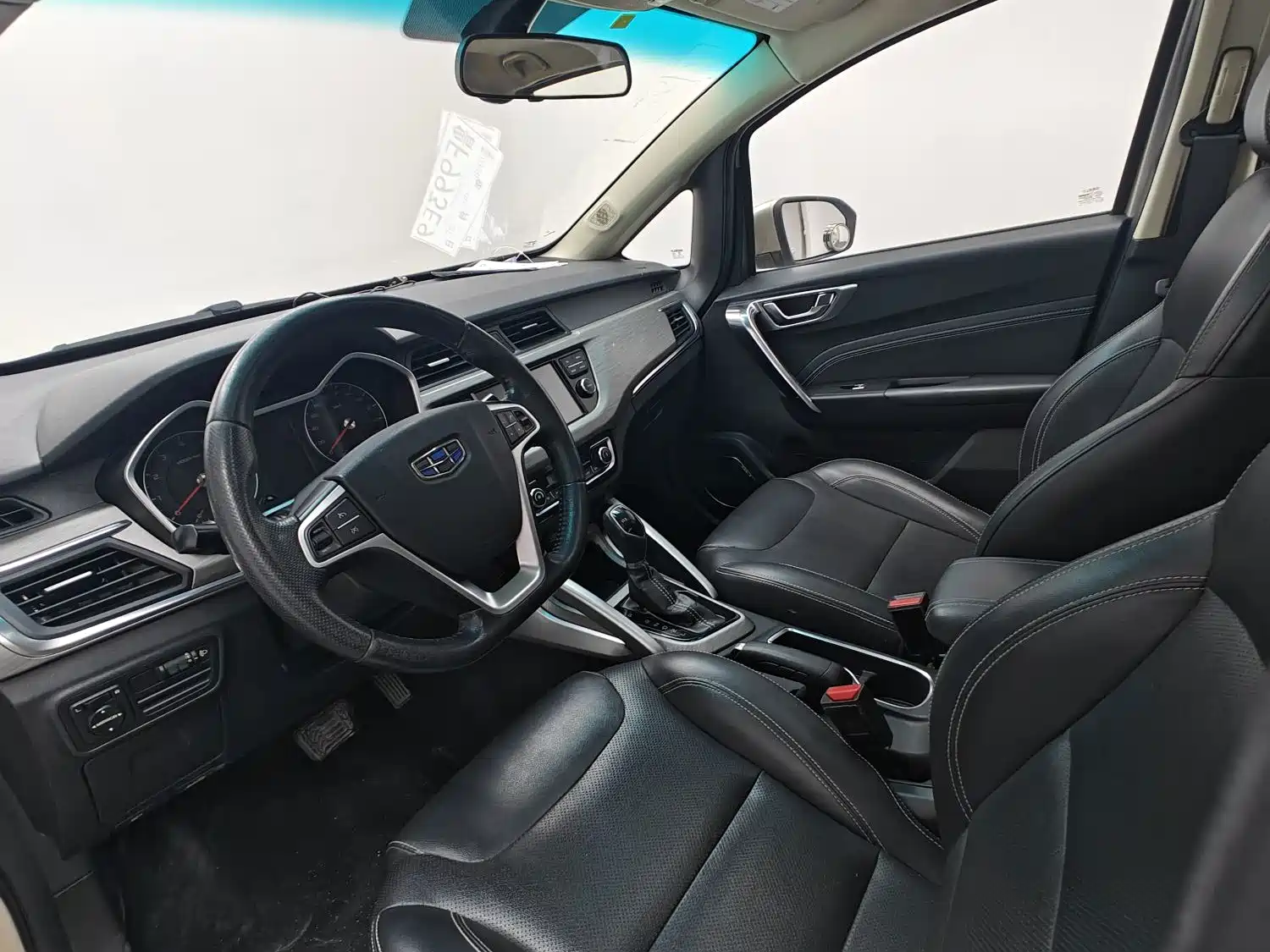 Фото 7 - Geely Vision X3