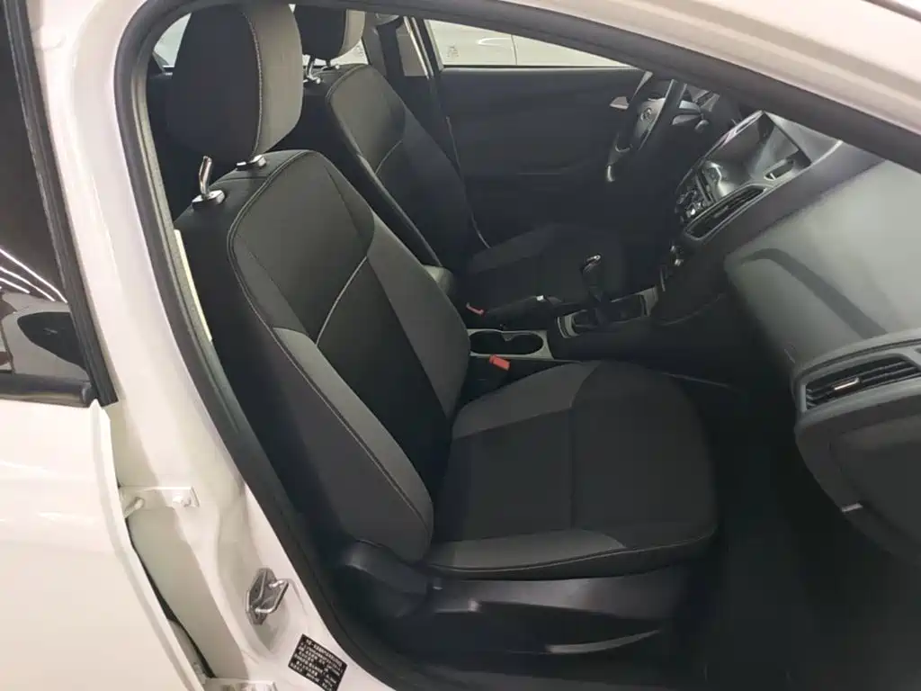Фото 25 - Ford Focus