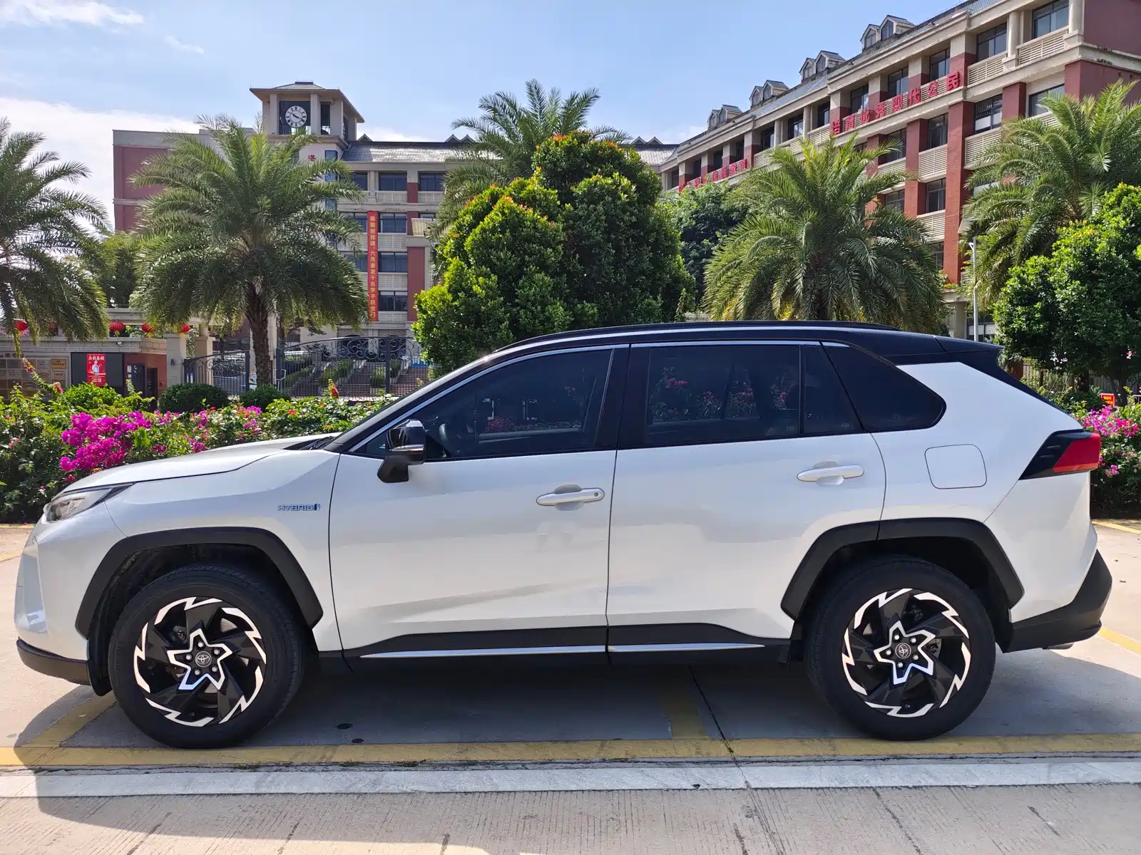 Фото 3 - Toyota Wildlander