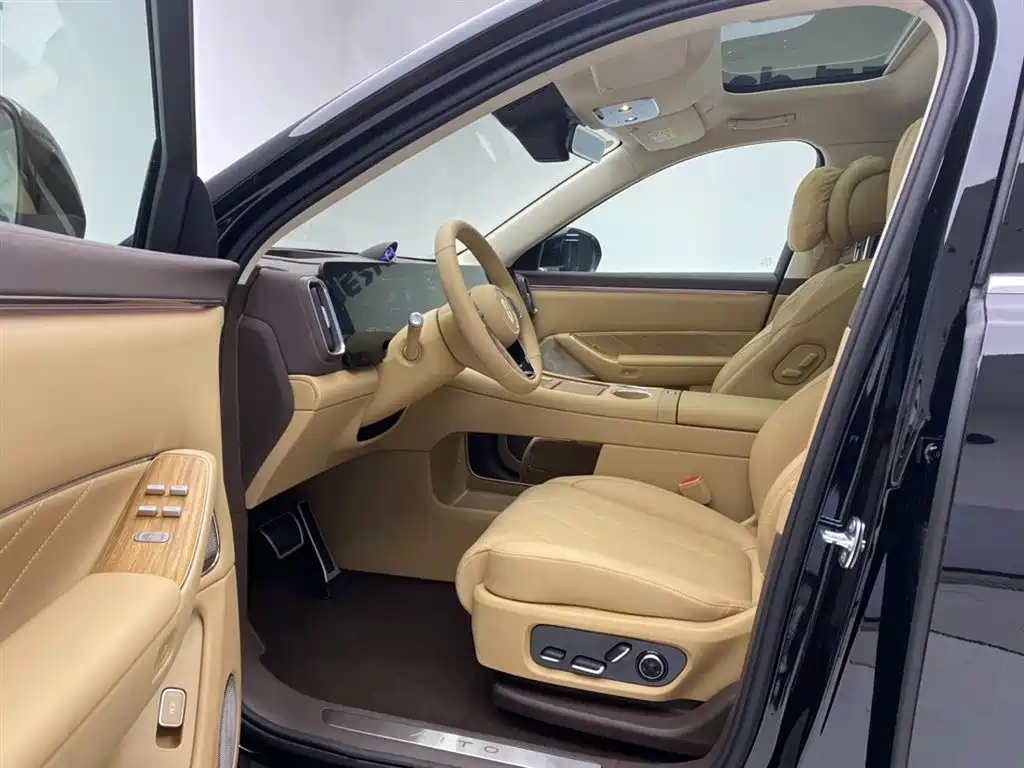AITO Wenjie AITO M8 2025 Extended Range Ultra 53.4kWh 6-Seater фото 17