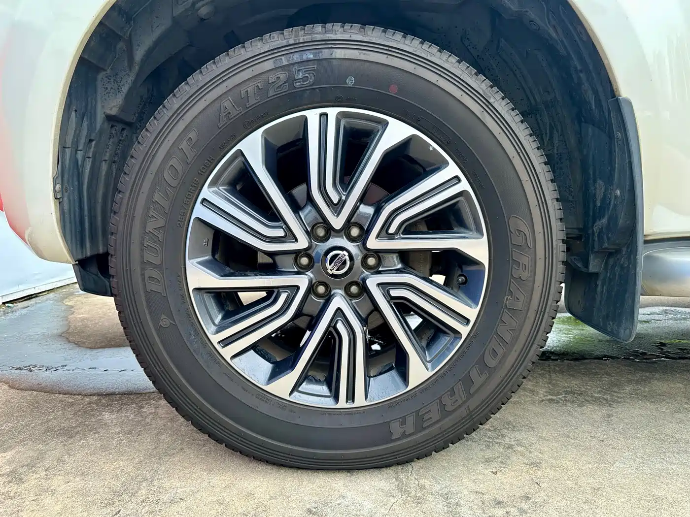 Nissan Terra 2020 2020 2.5L XL Upper Automatic 2WD Luxury Edition