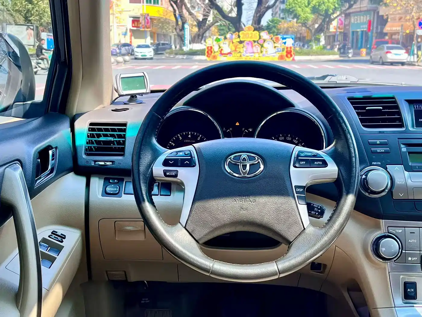 Toyota Highlander 2012 2.7L 2WD 7-Seater Luxury Edition фото 5
