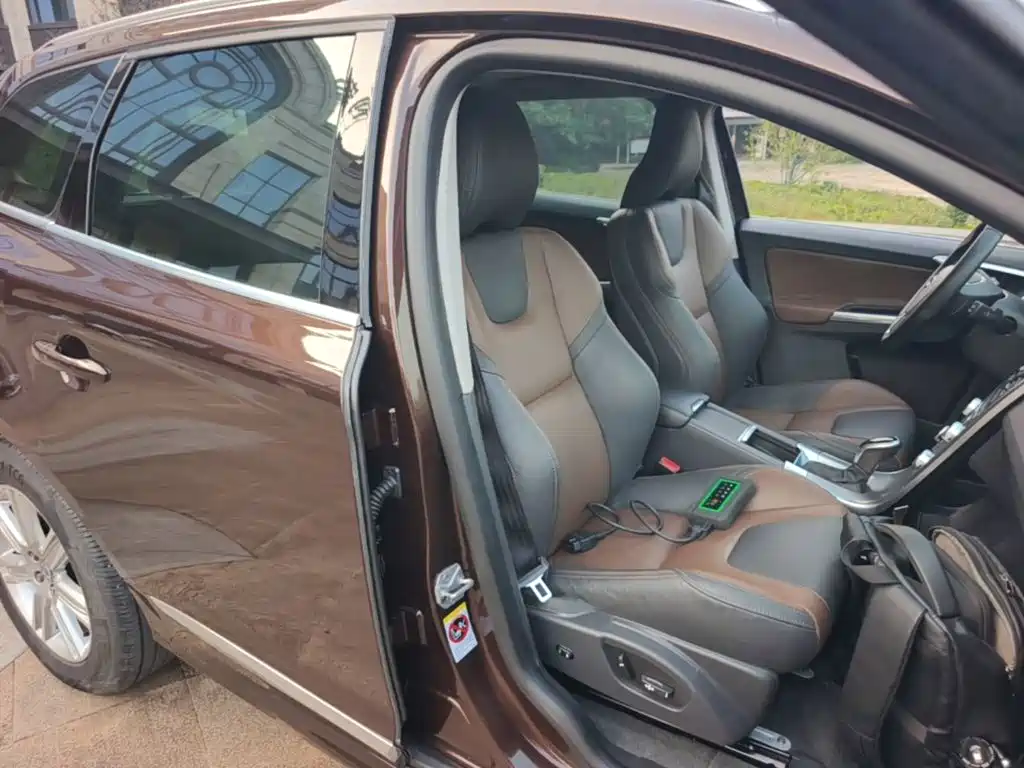 Фото 25 - Volvo XC60
