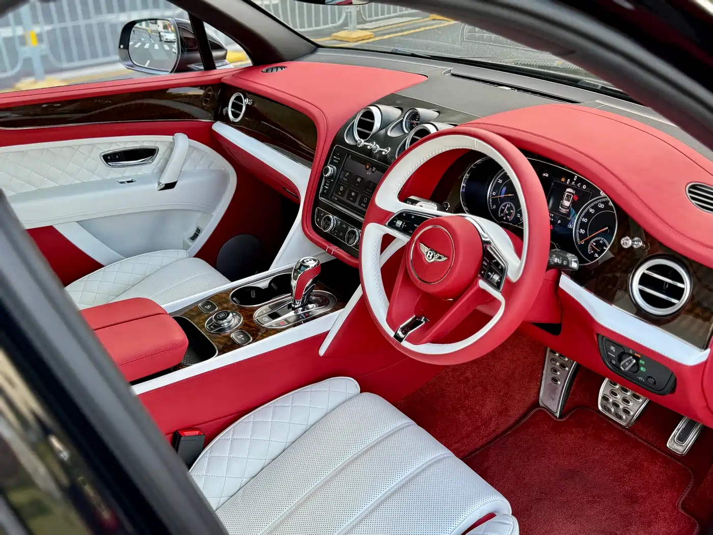 Photo 12 - Bentley Bentayga