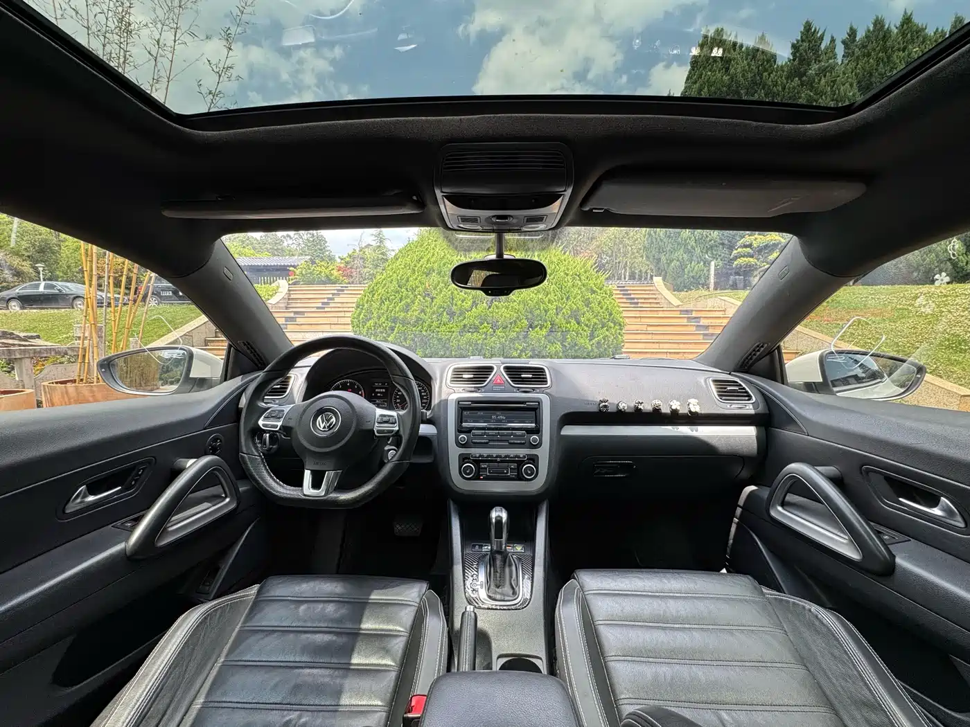 Volkswagen Scirocco 2011 2.0TSI Luxury фото 16