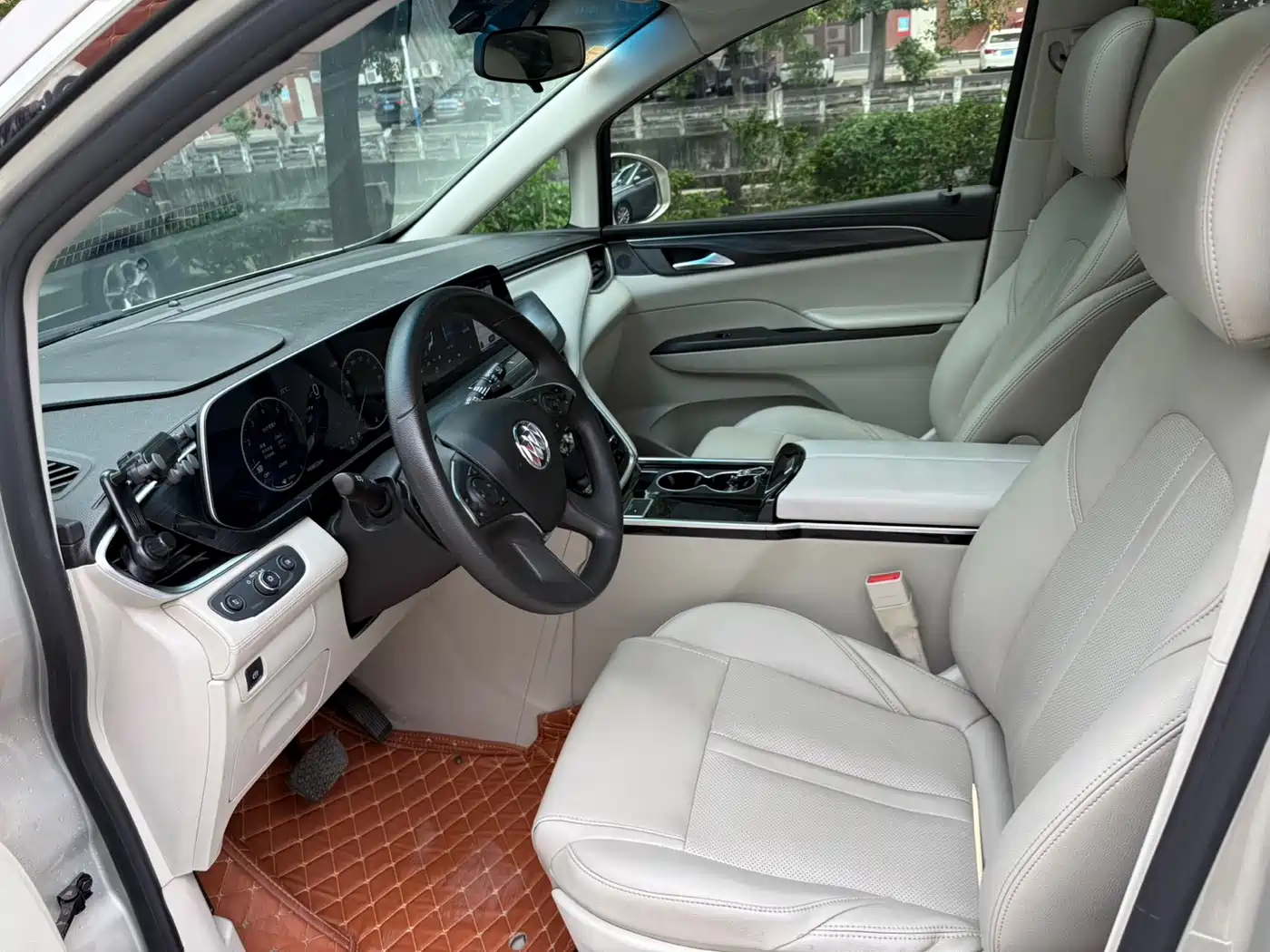 Photo 7 - Buick GL8