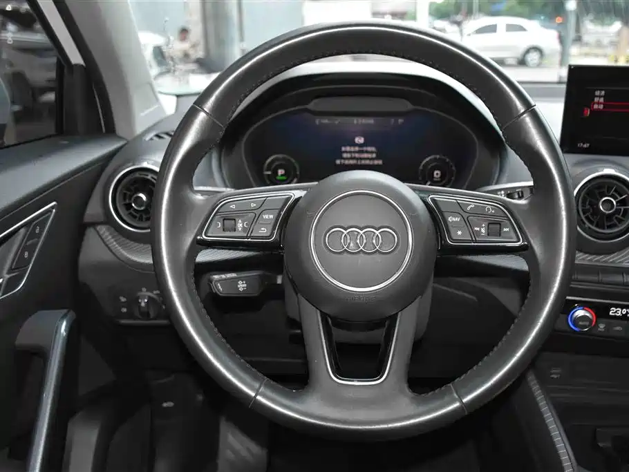 AUDI Q2L E TRON