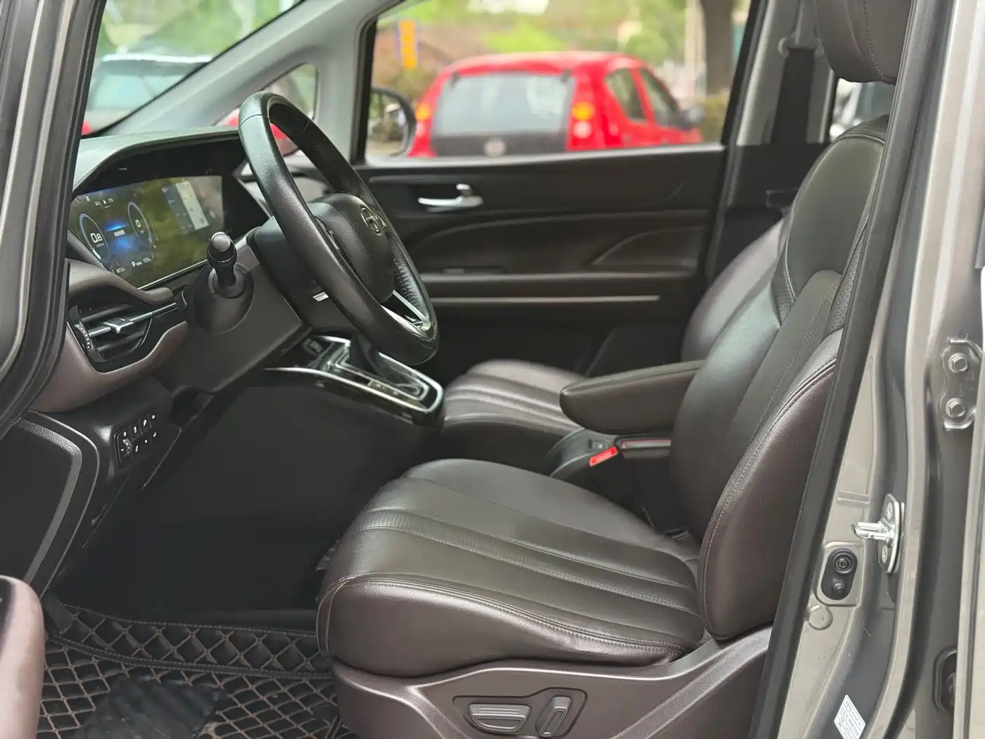 GAC Trumpchi Trumpchi M6 2019 270T Automatic Honor (6-seater) China V фото 3