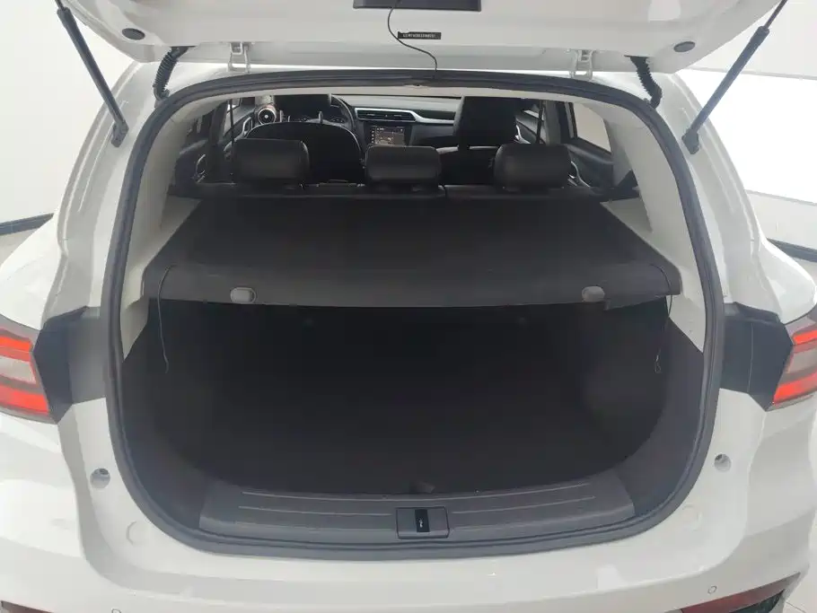 Фото 4 - MG ZS