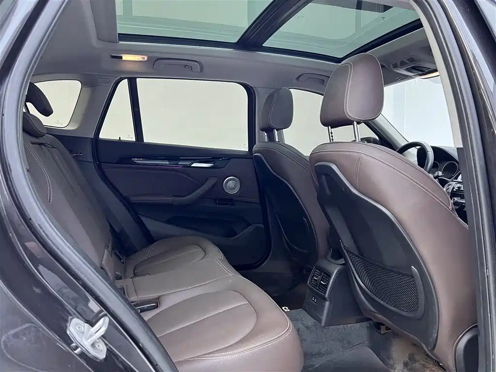 BMW X1 2022 sDrive25Li Leading фото 25