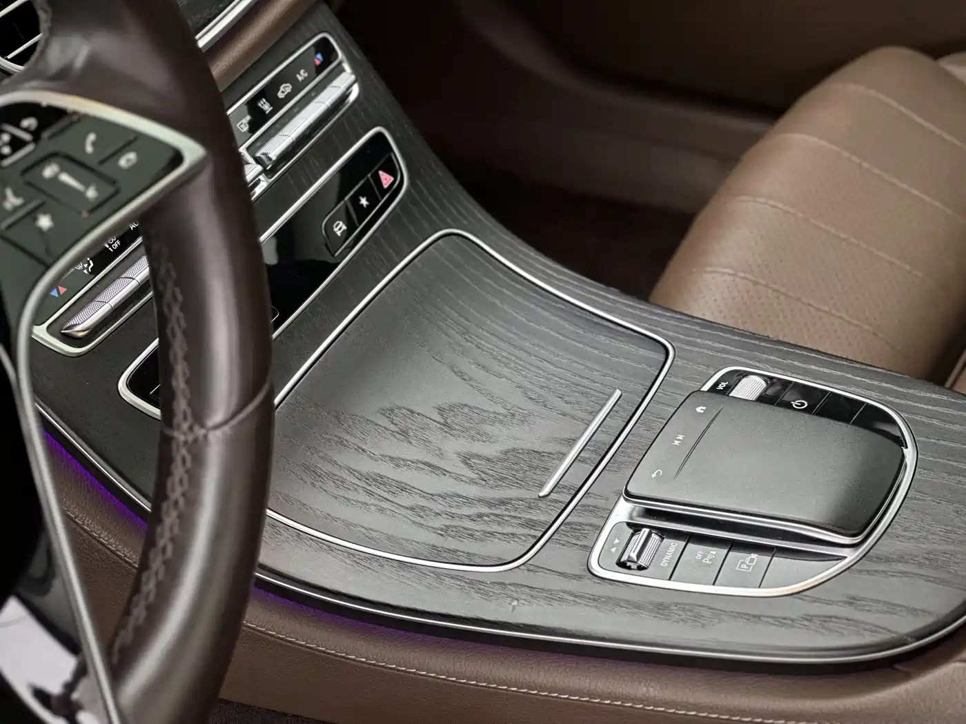 Mercedes-Benz E-Class New Energy 2022 E 350 e L Plug-in Hybrid Sedan фото 11