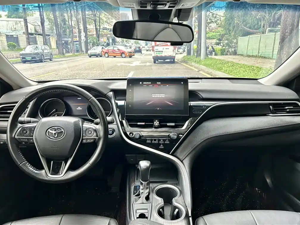 Toyota Camry 2021 2.0G Luxury Edition фото 3