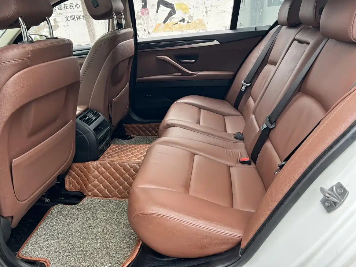 BMW 5 Series 2017 520Li Classic Edition фото 9