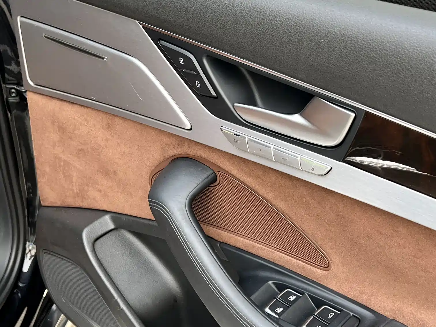 Photo 21 - Audi A8