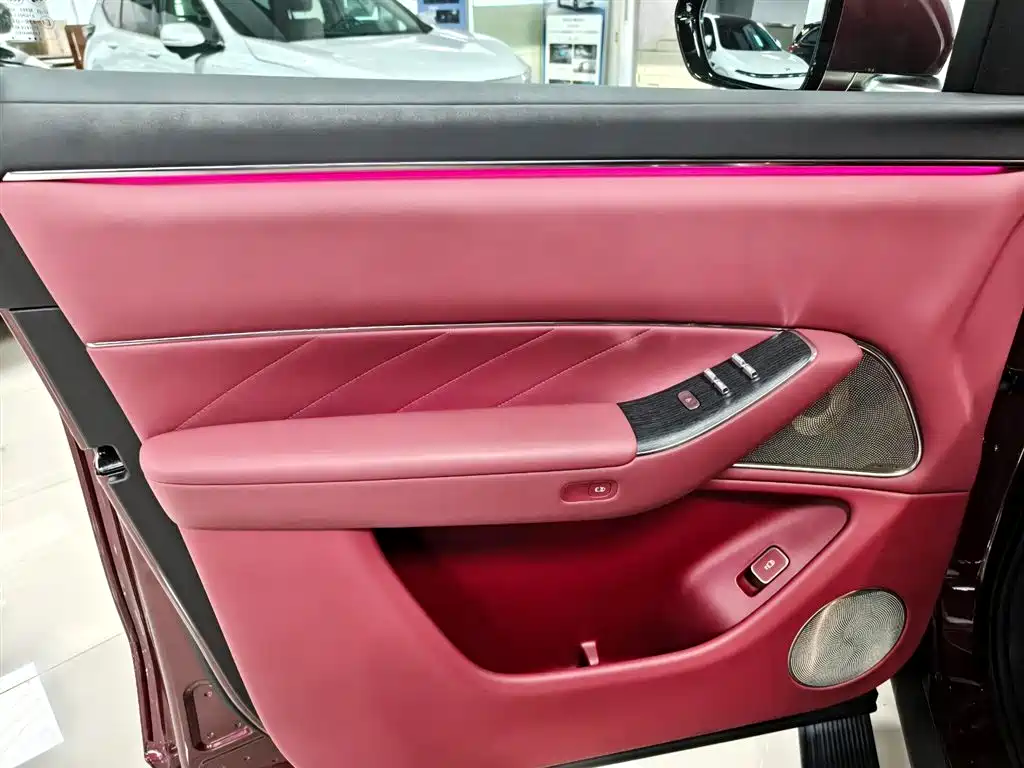 AITO Wenjie AITO M8 2025 Model Extended Range Ultra Edition 53.4kWh 5-Seater фото 25