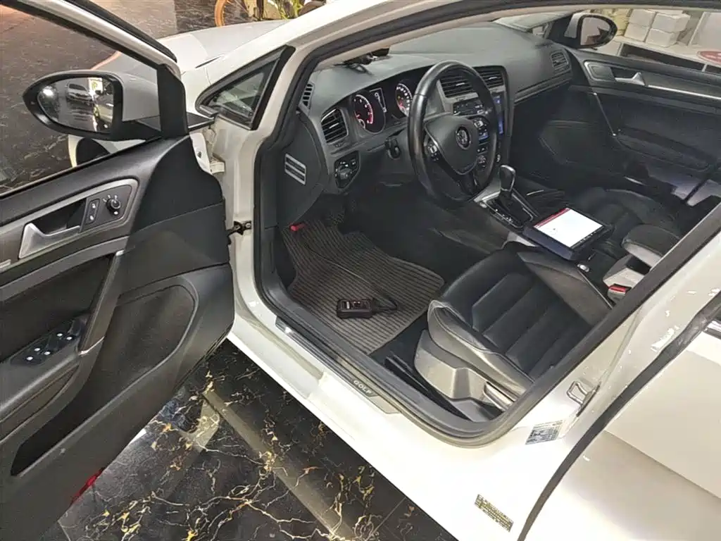 Volkswagen Golf 2016 230TSI Automatic Luxury фото 16