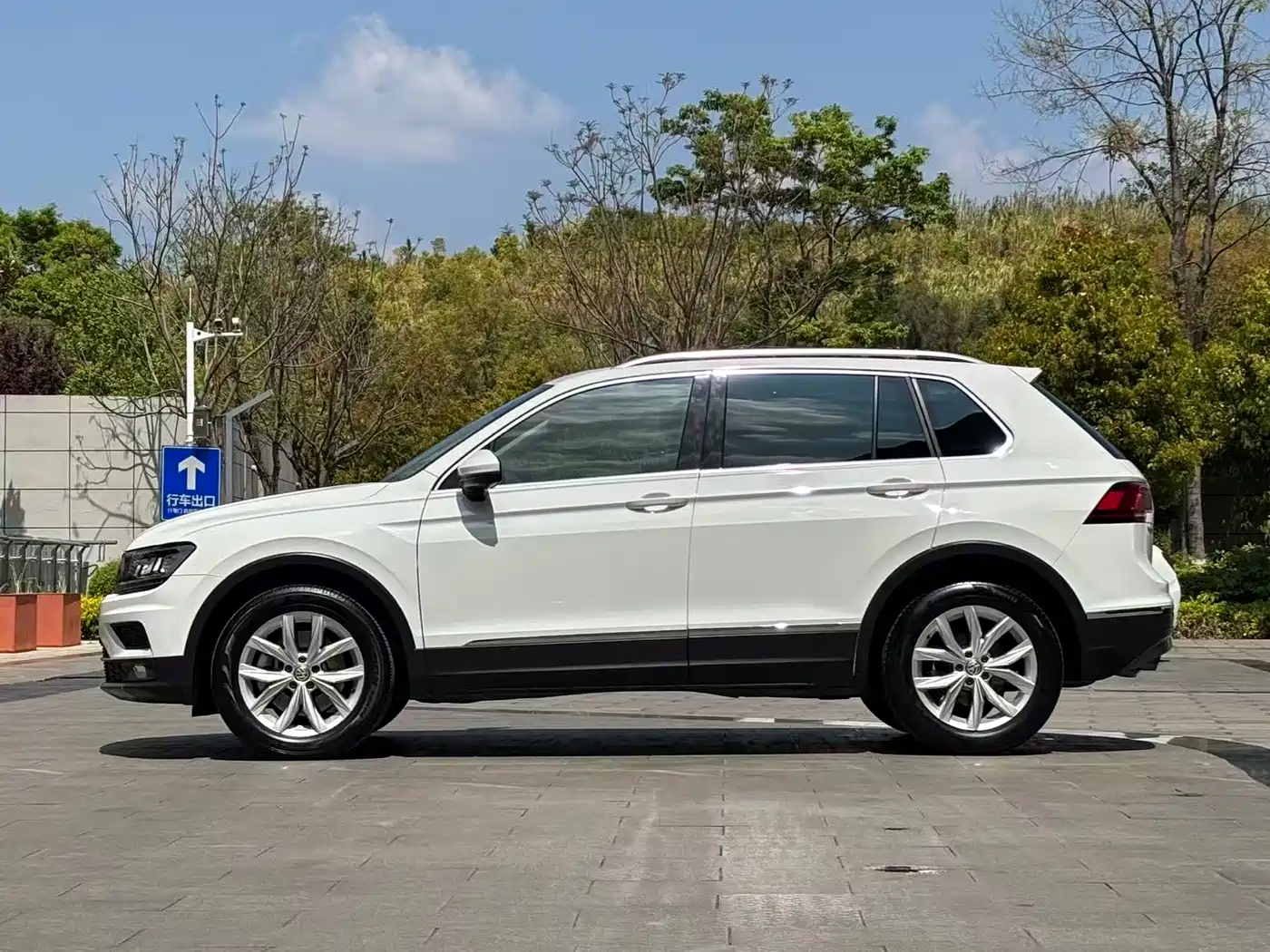 Volkswagen Tiguan 2019 330TSI 4WD Smart Edition фото 3