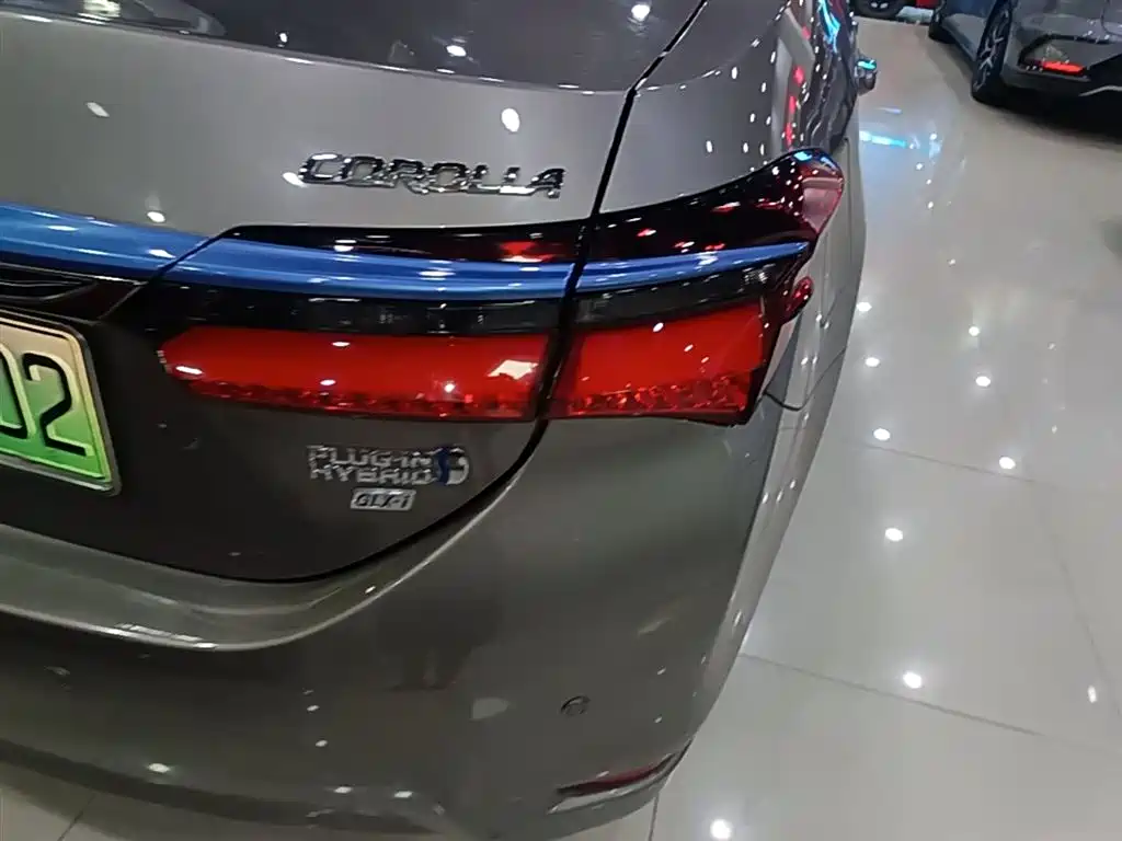 Toyota Corolla Twin Engine E+ 2019 1.8L E-CVT Luxury Edition фото 8
