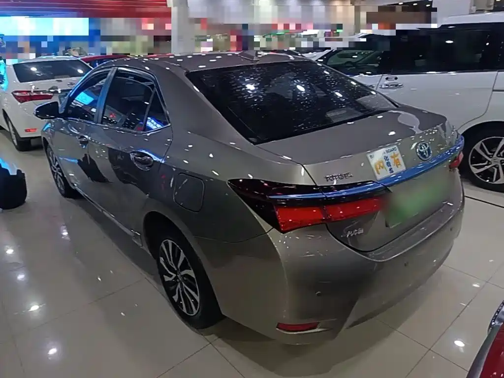 Toyota Corolla Twin Engine E+ 2019 1.8L E-CVT Luxury Edition фото 5