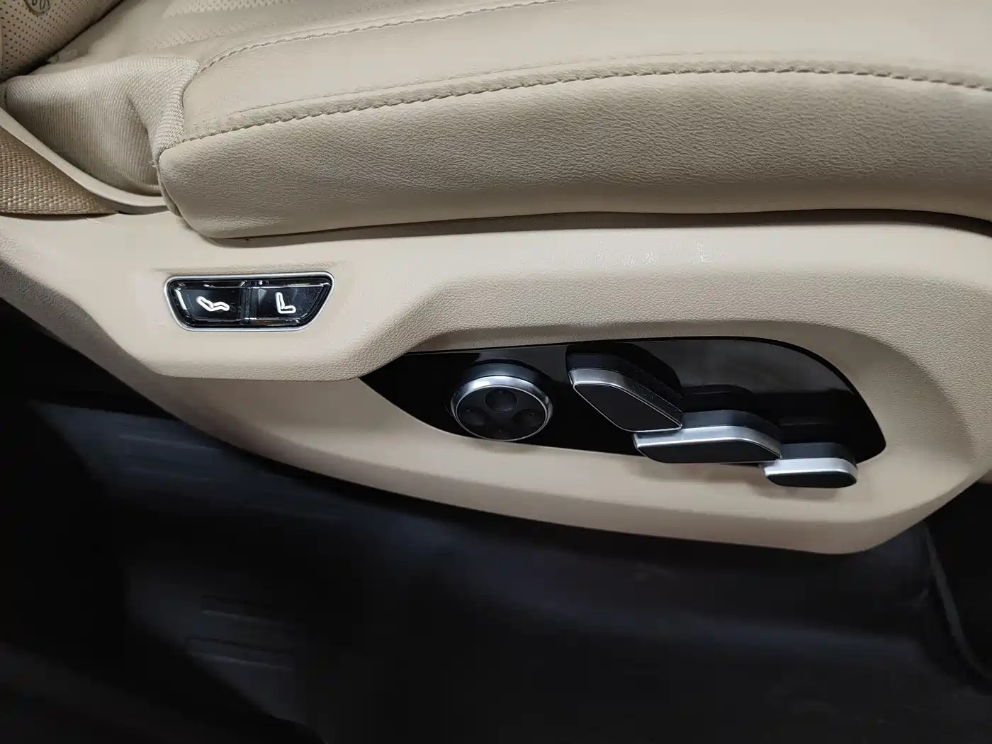 AITO Wenjie AITO M7 2022 1.5T AWD Luxury Edition фото 12