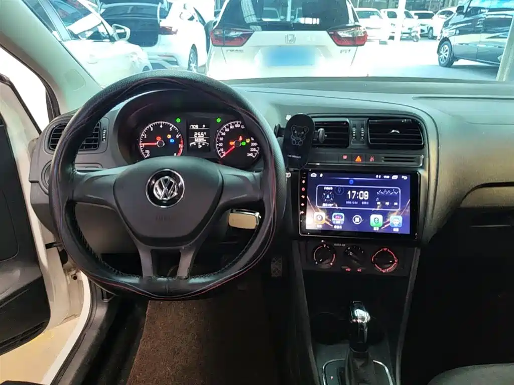Volkswagen Polo 2018 1.5L Auto Safe Drive фото 10