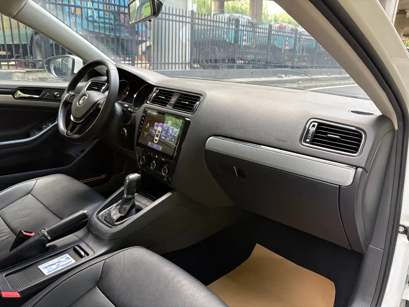 Volkswagen Sagitar 2015 230TSI Automatic Comfort фото 6