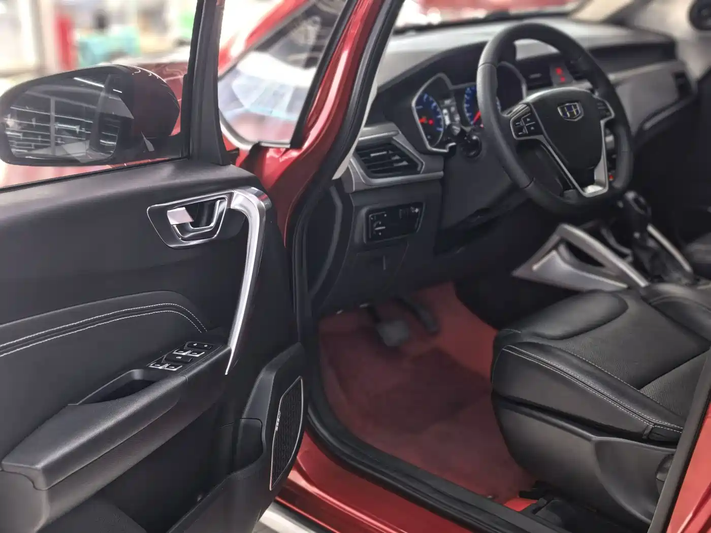 Фото 13 - Geely Vision X3
