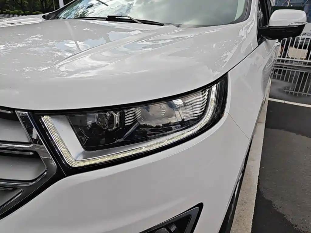 Фото 24 - Ford Edge