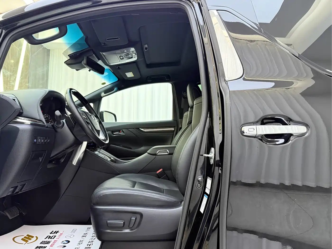 Toyota Vellfire 2023 Crown Hybrid 2.5L HV Premium фото 4