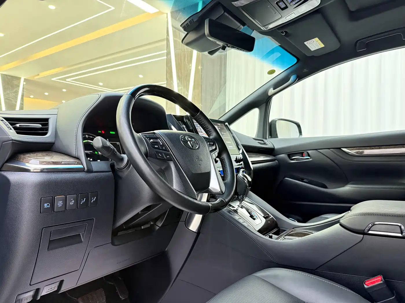 Toyota Vellfire 2023 Crown Hybrid 2.5L HV Premium фото 5
