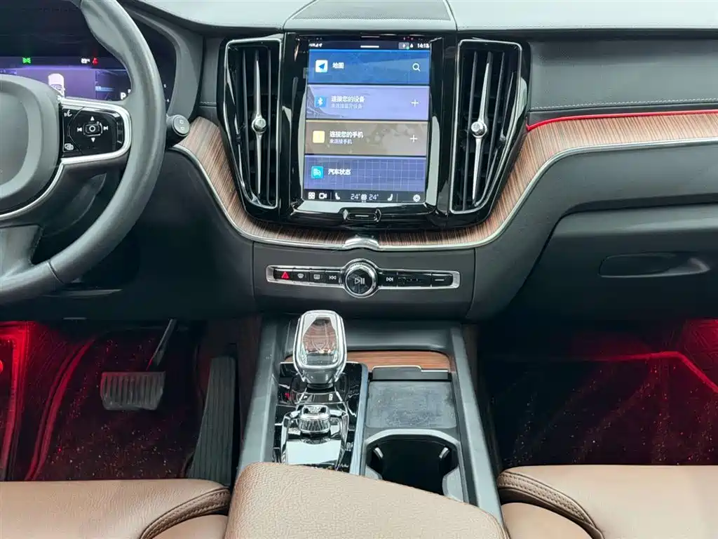 Фото 25 - Volvo XC60