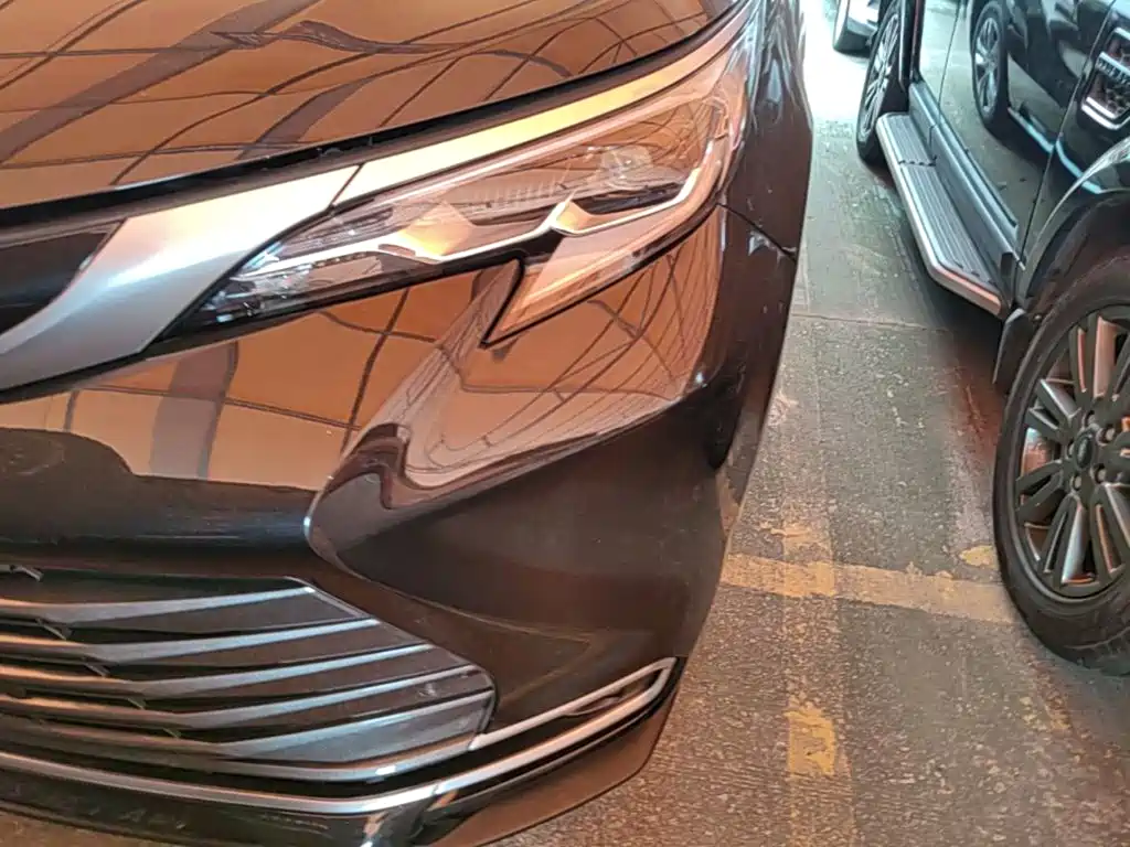 Photo 24 - Toyota Sienna