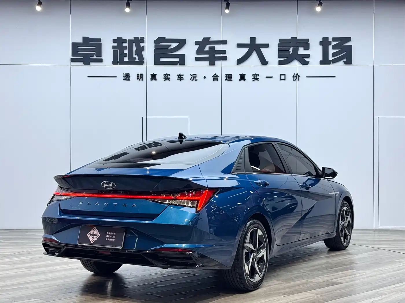 Hyundai Elantra 2021 1.5L CVT LUX Premium Edition фото 7