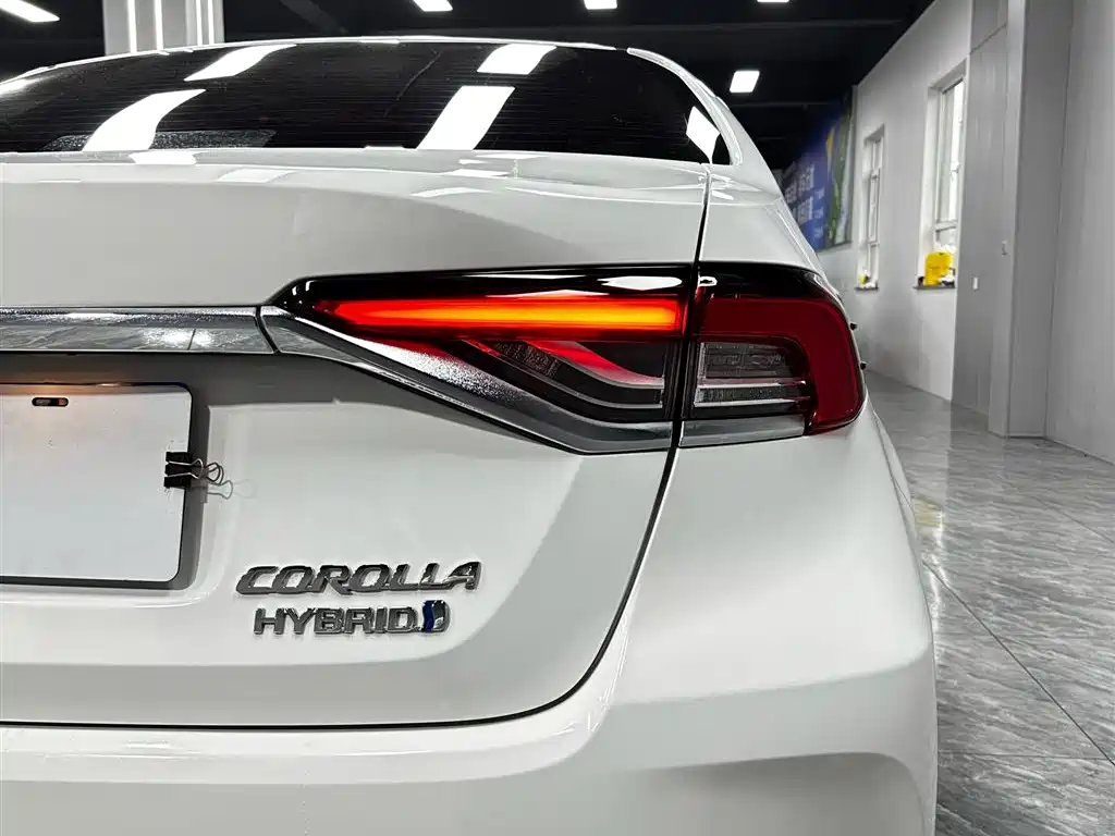 Toyota Corolla 2021 Hybrid 1.8L E-CVT Elite Edition фото 9