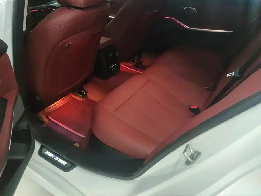 BMW 3 Series 2025 330Li Premium M Sport Night Edition фото 11